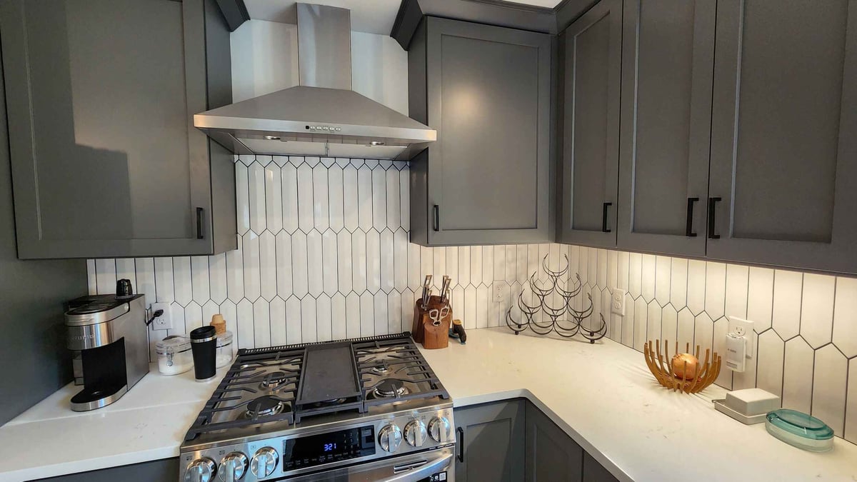 Kitchen Backsplash & Hood
