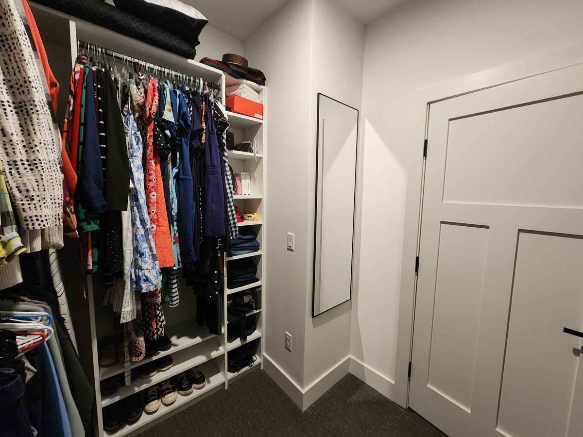 Walk-In Closet 2